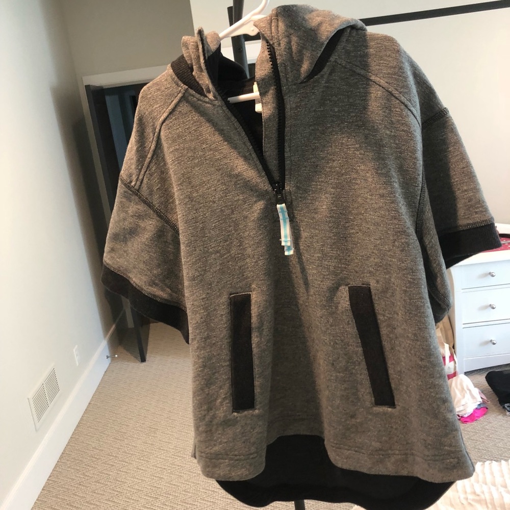 Ivivva poncho